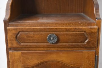 中古　美品　オールドカリモク　カリモク家具(karimoku)　COLONIAL(コロニアル)シリーズ　クラシカルな佇まいの電話台(花台、飾り台、サイドキャビネット)(R-084514)