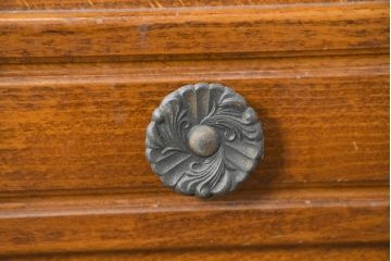 中古　美品　オールドカリモク　カリモク家具(karimoku)　COLONIAL(コロニアル)シリーズ　クラシカルな佇まいの電話台(花台、飾り台、サイドキャビネット)(R-084514)