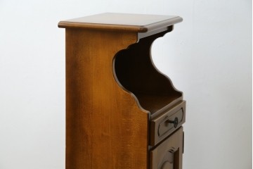 中古　美品　オールドカリモク　カリモク家具(karimoku)　COLONIAL(コロニアル)シリーズ　クラシカルな佇まいの電話台　(R-084514)