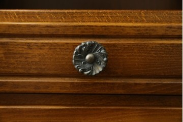 中古　美品　オールドカリモク　カリモク家具(karimoku)　COLONIAL(コロニアル)シリーズ　クラシカルな佇まいの電話台　(R-084514)