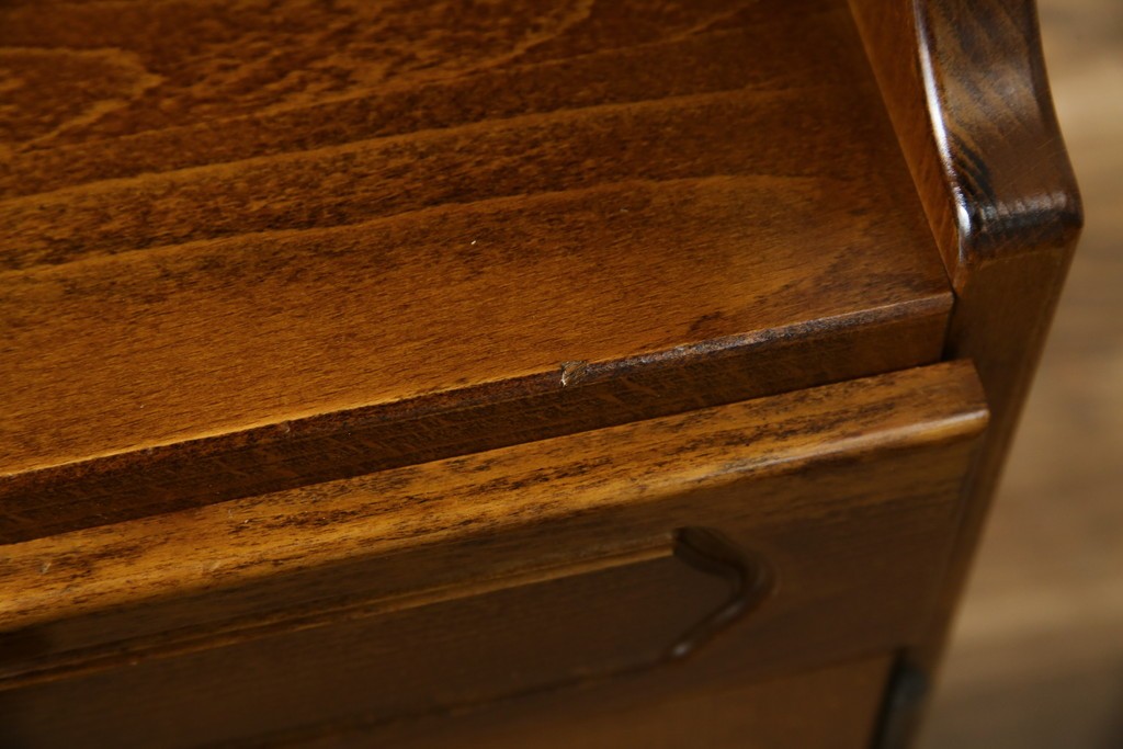 中古　美品　オールドカリモク　カリモク家具(karimoku)　COLONIAL(コロニアル)シリーズ　クラシカルな佇まいの電話台　(R-084514)