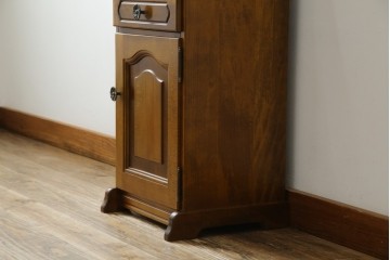 中古　美品　オールドカリモク　カリモク家具(karimoku)　COLONIAL(コロニアル)シリーズ　クラシカルな佇まいの電話台　(R-084514)