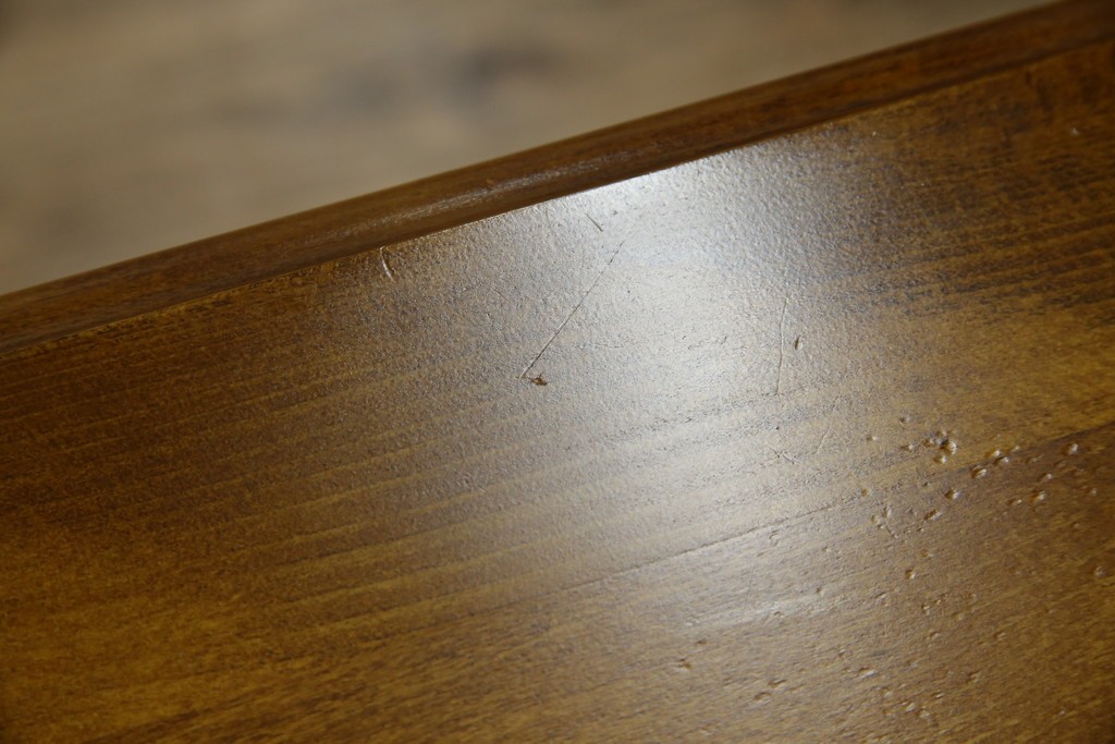 中古　美品　オールドカリモク　カリモク家具(karimoku)　COLONIAL(コロニアル)シリーズ　クラシカルな佇まいの電話台　(R-084514)