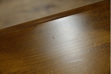 中古　美品　オールドカリモク　カリモク家具(karimoku)　COLONIAL(コロニアル)シリーズ　クラシカルな佇まいの電話台　(R-084514)