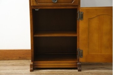 中古　美品　オールドカリモク　カリモク家具(karimoku)　COLONIAL(コロニアル)シリーズ　クラシカルな佇まいの電話台　(R-084514)