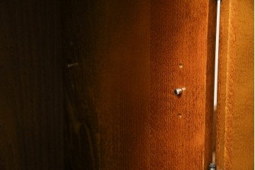 中古　美品　オールドカリモク　カリモク家具(karimoku)　COLONIAL(コロニアル)シリーズ　クラシカルな佇まいの電話台　(R-084514)