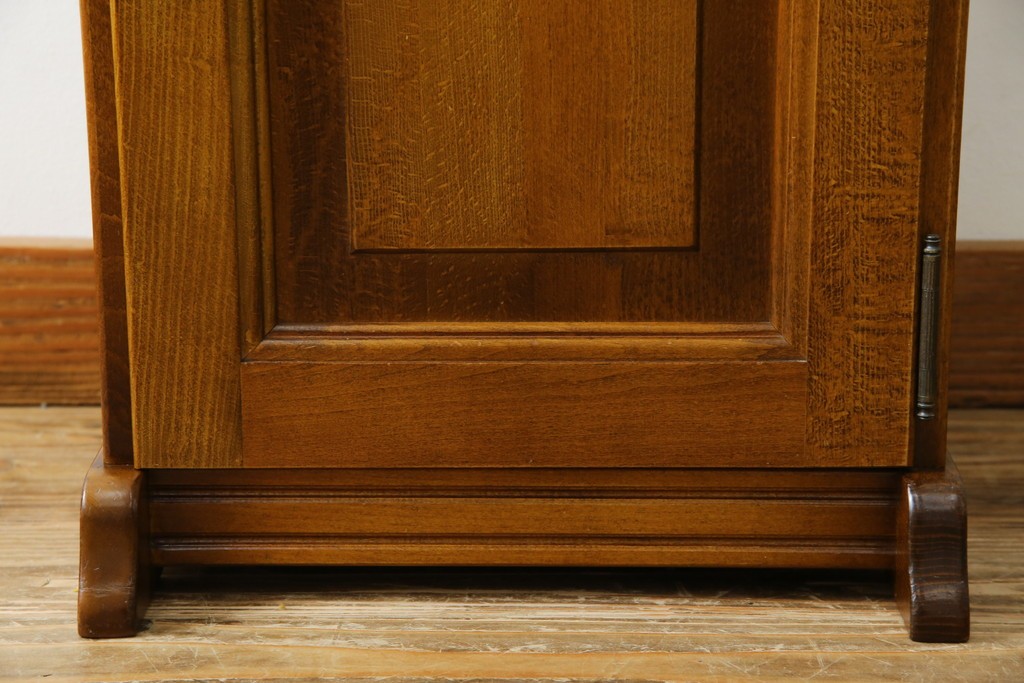 中古　美品　オールドカリモク　カリモク家具(karimoku)　COLONIAL(コロニアル)シリーズ　クラシカルな佇まいの電話台　(R-084514)