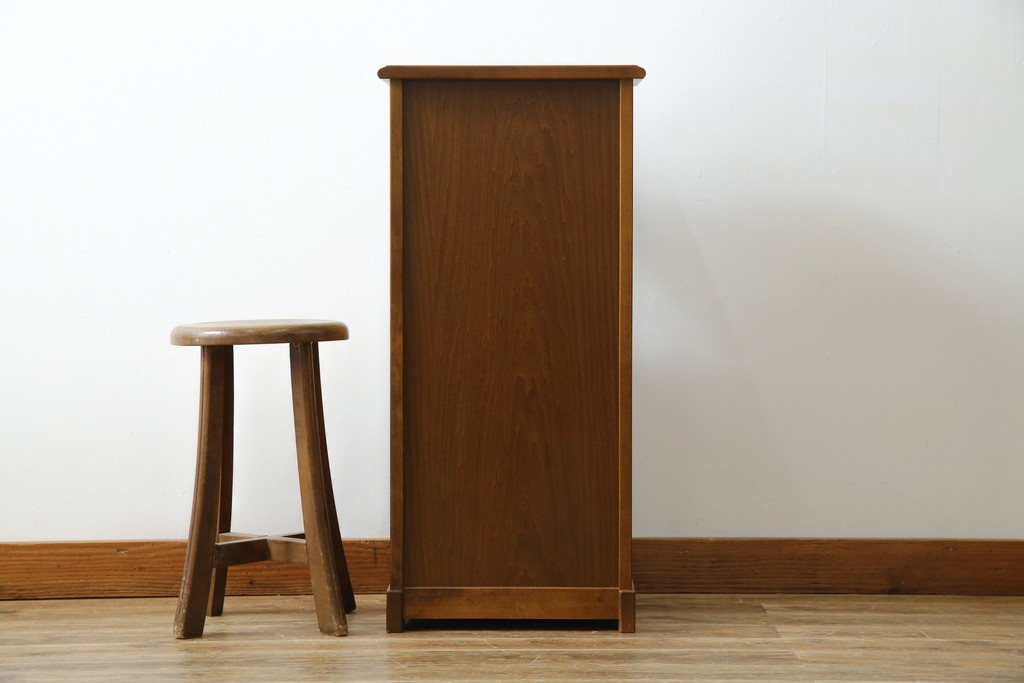 中古　美品　オールドカリモク　カリモク家具(karimoku)　COLONIAL(コロニアル)シリーズ　クラシカルな佇まいの電話台　(R-084514)