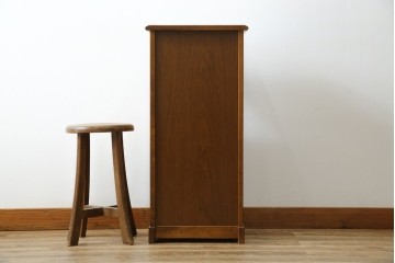 中古　美品　オールドカリモク　カリモク家具(karimoku)　COLONIAL(コロニアル)シリーズ　クラシカルな佇まいの電話台　(R-084514)