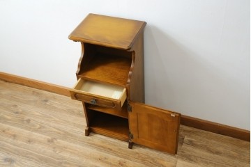 中古　美品　オールドカリモク　カリモク家具(karimoku)　COLONIAL(コロニアル)シリーズ　クラシカルな佇まいの電話台　(R-084514)