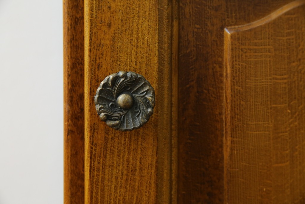 中古　美品　オールドカリモク　カリモク家具(karimoku)　COLONIAL(コロニアル)シリーズ　クラシカルな佇まいの電話台　(R-084514)