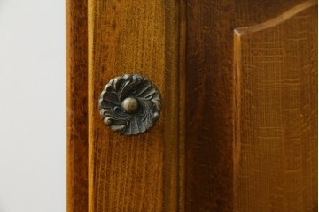 中古　美品　オールドカリモク　カリモク家具(karimoku)　COLONIAL(コロニアル)シリーズ　クラシカルな佇まいの電話台　(R-084514)