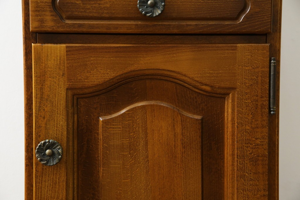 中古　美品　オールドカリモク　カリモク家具(karimoku)　COLONIAL(コロニアル)シリーズ　クラシカルな佇まいの電話台　(R-084514)