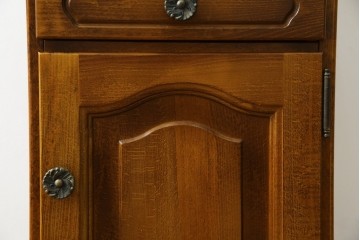 中古　美品　オールドカリモク　カリモク家具(karimoku)　COLONIAL(コロニアル)シリーズ　クラシカルな佇まいの電話台　(R-084514)