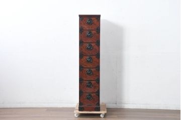 中古　美品　岩谷堂箪笥　希少サイズ!!　力強い杢目と立派な金具が存在感を放つ7段立たんす(縦型、和タンス、整理箪笥、収納箪笥、サイドチェスト)(R-084515)