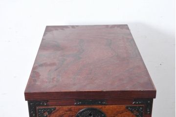 中古　美品　岩谷堂箪笥　希少サイズ!!　力強い杢目と立派な金具が存在感を放つ7段立たんす(縦型、和タンス、整理箪笥、収納箪笥、サイドチェスト)(R-084515)