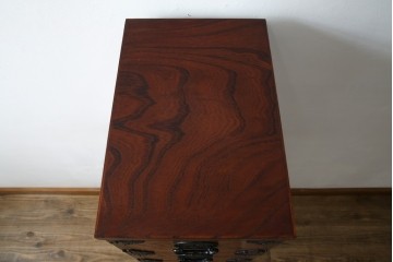 中古　美品　岩谷堂箪笥　希少サイズ!!　力強い杢目と立派な金具が存在感を放つ7段立たんす(縦型、和タンス、整理箪笥、収納箪笥、サイドチェスト)(R-084515)