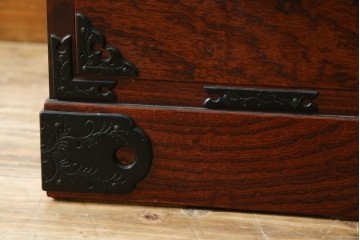 中古　美品　岩谷堂箪笥　希少サイズ!!　力強い杢目と立派な金具が存在感を放つ7段立たんす(縦型、和タンス、整理箪笥、収納箪笥、サイドチェスト)(R-084515)