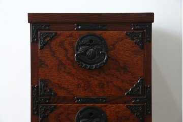 中古　美品　岩谷堂箪笥　希少サイズ!!　力強い杢目と立派な金具が存在感を放つ7段立たんす(縦型、和タンス、整理箪笥、収納箪笥、サイドチェスト)(R-084515)