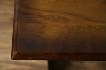 和製ヴィンテージ　美品　オールドカリモク　カリモク家具(karimoku)　COLONIAL(コロニアル)シリーズ　編み込まれたデザインがアクセントになった上品なマガジンラック付きのサイドテーブル　(R-084516)