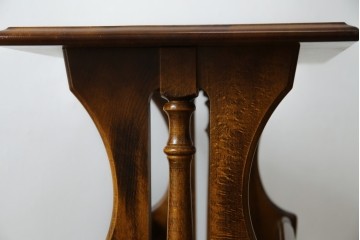 和製ヴィンテージ　美品　オールドカリモク　カリモク家具(karimoku)　COLONIAL(コロニアル)シリーズ　編み込まれたデザインがアクセントになった上品なマガジンラック付きのサイドテーブル　(R-084516)