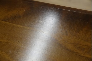 和製ヴィンテージ　美品　オールドカリモク　カリモク家具(karimoku)　COLONIAL(コロニアル)シリーズ　編み込まれたデザインがアクセントになった上品なマガジンラック付きのサイドテーブル　(R-084516)