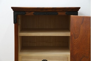 中古　岩谷堂箪笥　黒々とした立派な金具が目を引く伝統と格式を纏う小箪笥　(R-084517)