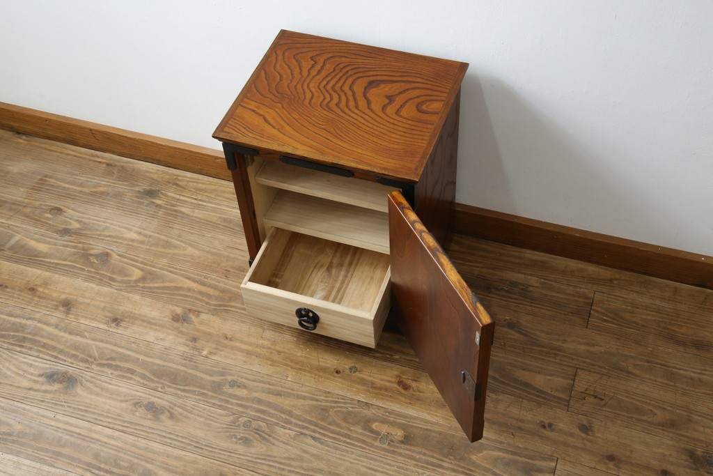 中古　岩谷堂箪笥　黒々とした立派な金具が目を引く伝統と格式を纏う小箪笥　(R-084517)