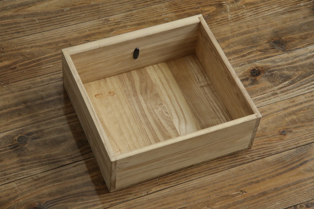 中古　岩谷堂箪笥　黒々とした立派な金具が目を引く伝統と格式を纏う小箪笥　(R-084517)