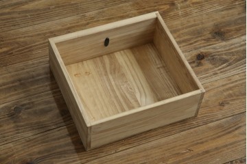 中古　岩谷堂箪笥　黒々とした立派な金具が目を引く伝統と格式を纏う小箪笥　(R-084517)