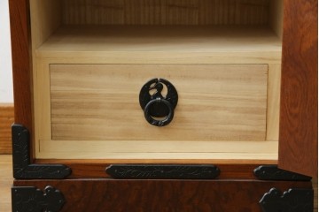 中古　岩谷堂箪笥　黒々とした立派な金具が目を引く伝統と格式を纏う小箪笥　(R-084517)