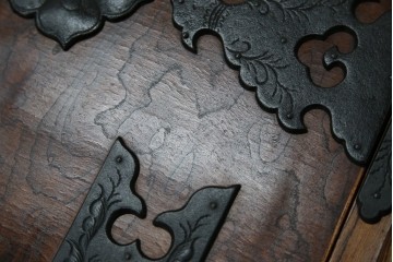 中古　岩谷堂箪笥　黒々とした立派な金具が目を引く伝統と格式を纏う小箪笥　(R-084517)