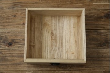 中古　岩谷堂箪笥　黒々とした立派な金具が目を引く伝統と格式を纏う小箪笥　(R-084517)