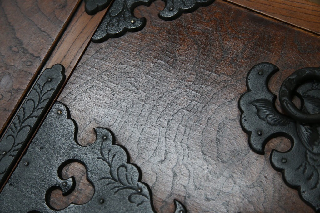 中古　岩谷堂箪笥　黒々とした立派な金具が目を引く伝統と格式を纏う小箪笥　(R-084517)