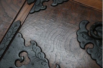 中古　岩谷堂箪笥　黒々とした立派な金具が目を引く伝統と格式を纏う小箪笥　(R-084517)