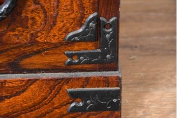 中古　美品　岩谷堂箪笥　小物整理におすすめ!迫力のある金具が目を引く極小箪笥(収納タンス、引き出し、チェスト、小物収納)(R-084519)