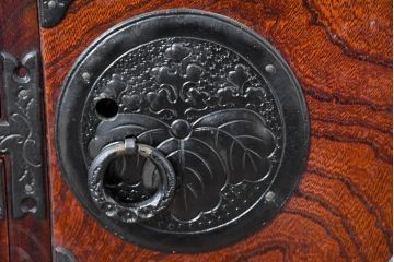 中古　美品　岩谷堂箪笥　小物整理におすすめ!迫力のある金具が目を引く極小箪笥(収納タンス、引き出し、チェスト、小物収納)(R-084519)