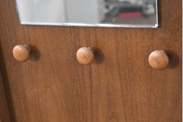 中古　カリモク家具(karimoku)　レトロな佇まいが魅力的なミラー付き傘立て(ホールスタンド、アンブレラスタンド、帽子掛け、ハンガーラック、店舗什器)(R-084520)