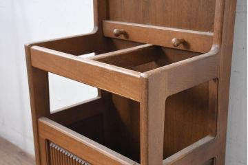 中古　カリモク家具(karimoku)　レトロな佇まいが魅力的なミラー付き傘立て(ホールスタンド、アンブレラスタンド、帽子掛け、ハンガーラック、店舗什器)(R-084520)