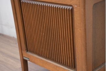 中古　カリモク家具(karimoku)　レトロな佇まいが魅力的なミラー付き傘立て(ホールスタンド、アンブレラスタンド、帽子掛け、ハンガーラック、店舗什器)(R-084520)