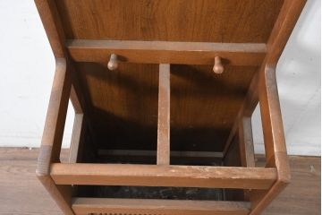 中古　カリモク家具(karimoku)　レトロな佇まいが魅力的なミラー付き傘立て(ホールスタンド、アンブレラスタンド、帽子掛け、ハンガーラック、店舗什器)(R-084520)