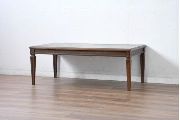 中古　美品　カリモク家具　domani(ドマーニ)　QUEENS LIFE(クイーンズライフ)　脚に施された彫りの装飾がさりげないアクセントのクラシックなセンターテーブル(ローテーブル、コンソールテーブル)(定価約21万円)(R-084521)