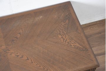 中古　美品　カリモク家具　domani(ドマーニ)　QUEENS LIFE(クイーンズライフ)　脚に施された彫りの装飾がさりげないアクセントのクラシックなセンターテーブル(ローテーブル、コンソールテーブル)(定価約21万円)(R-084521)