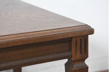 中古　美品　カリモク家具　domani(ドマーニ)　QUEENS LIFE(クイーンズライフ)　脚に施された彫りの装飾がさりげないアクセントのクラシックなセンターテーブル(ローテーブル、コンソールテーブル)(定価約21万円)(R-084521)