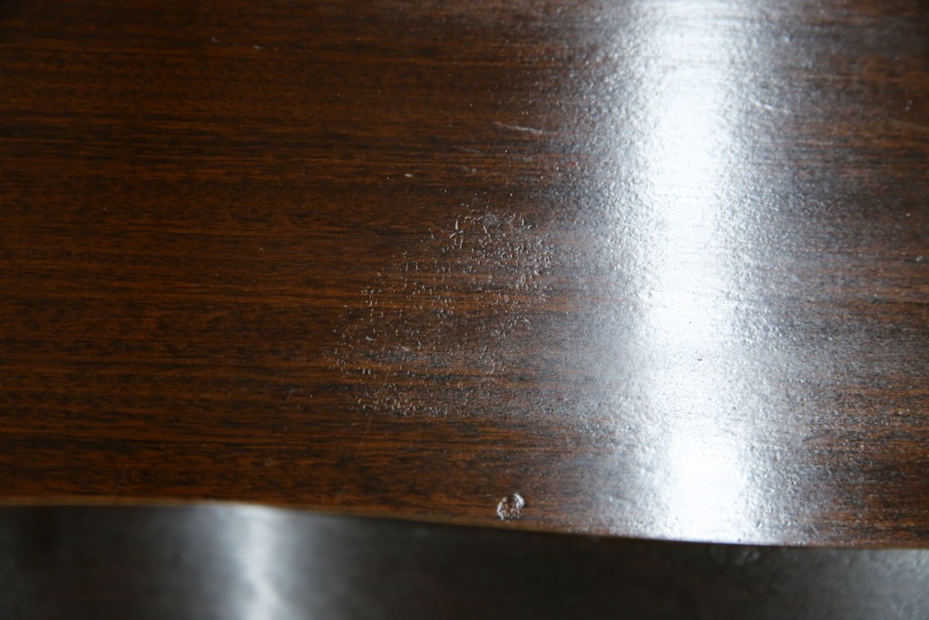 イギリスアンティーク　小振りサイズ!!エレガントな曲線を描く猫脚が優雅さを高めるガラスキャビネット　(R-084522)