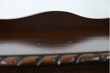 イギリスアンティーク　小振りサイズ!!エレガントな曲線を描く猫脚が優雅さを高めるガラスキャビネット　(R-084522)