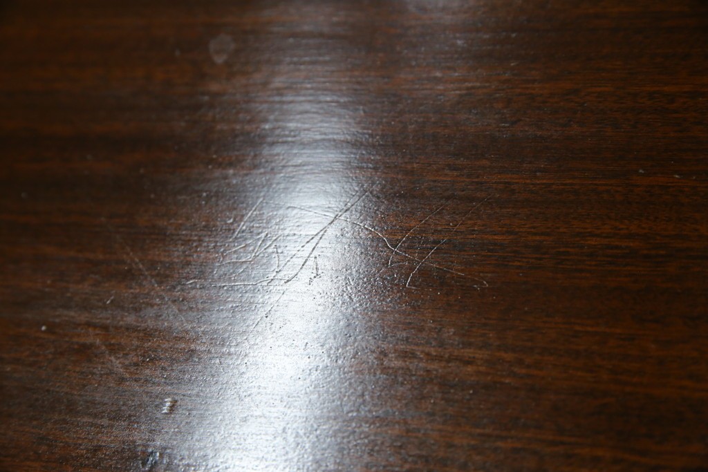 イギリスアンティーク　小振りサイズ!!エレガントな曲線を描く猫脚が優雅さを高めるガラスキャビネット　(R-084522)