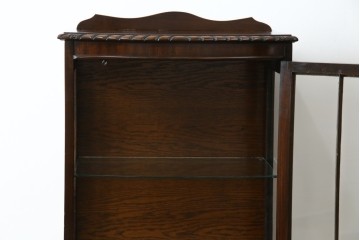 イギリスアンティーク　小振りサイズ!!エレガントな曲線を描く猫脚が優雅さを高めるガラスキャビネット　(R-084522)