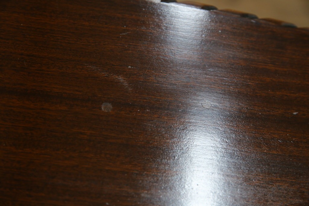 イギリスアンティーク　小振りサイズ!!エレガントな曲線を描く猫脚が優雅さを高めるガラスキャビネット　(R-084522)