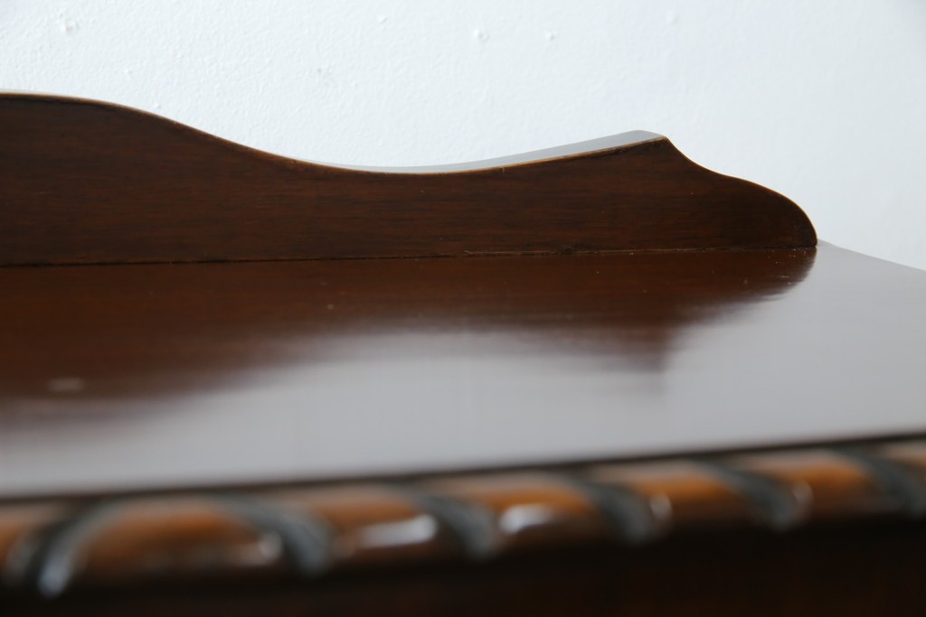 イギリスアンティーク　小振りサイズ!!エレガントな曲線を描く猫脚が優雅さを高めるガラスキャビネット　(R-084522)